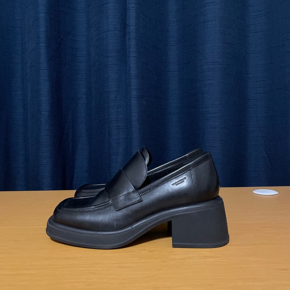 Vagabond Black Dorah Leather Heeled Loafers - Picture 4 of 10